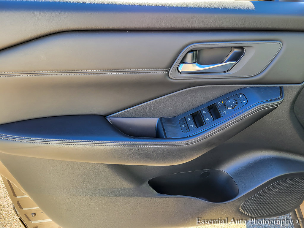 2024 NISSAN ROGUE - Image 18