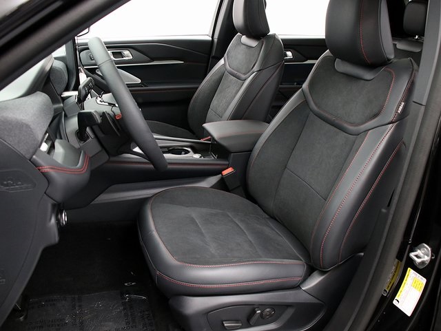 2025 Ford Explorer ST photo 4