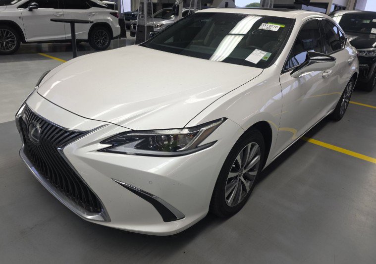 2021 Lexus ES 350's photo