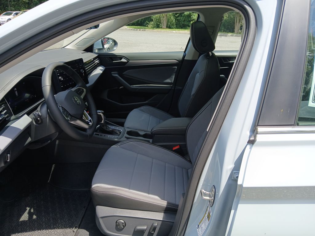 2025 Volkswagen Jetta 1.5T SE photo 9