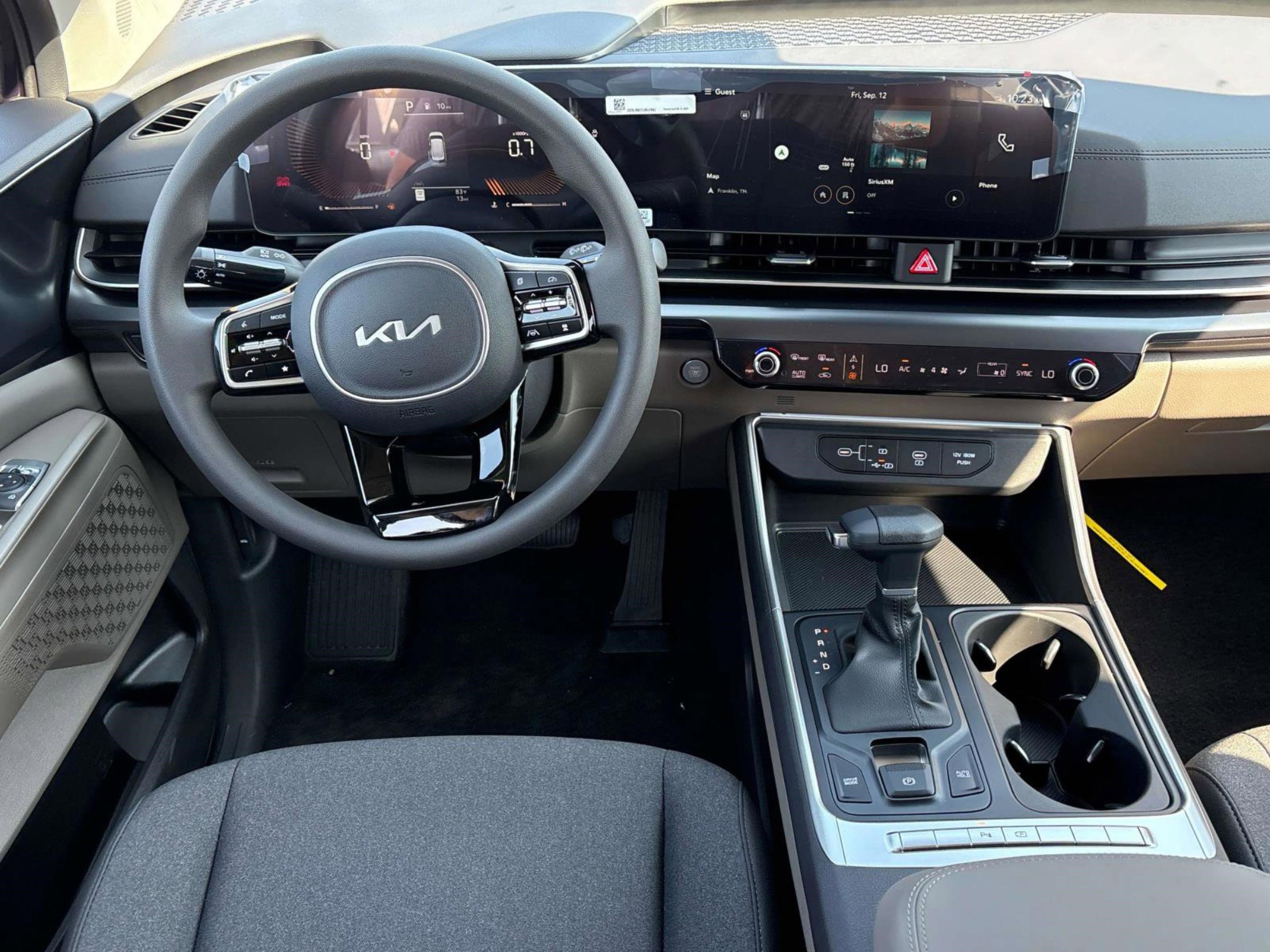 2026 Kia Carnival LX photo 13