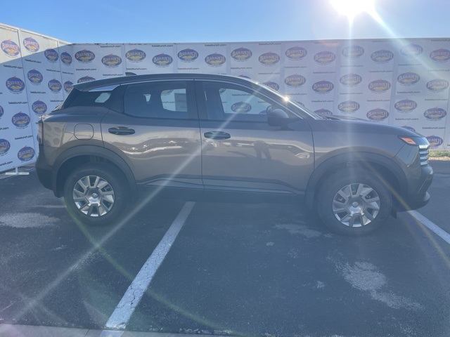 2026 Nissan KICKS S's photo
