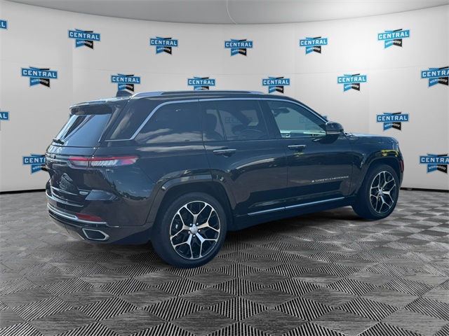 2022 Jeep Grand Cherokee Summit photo 4