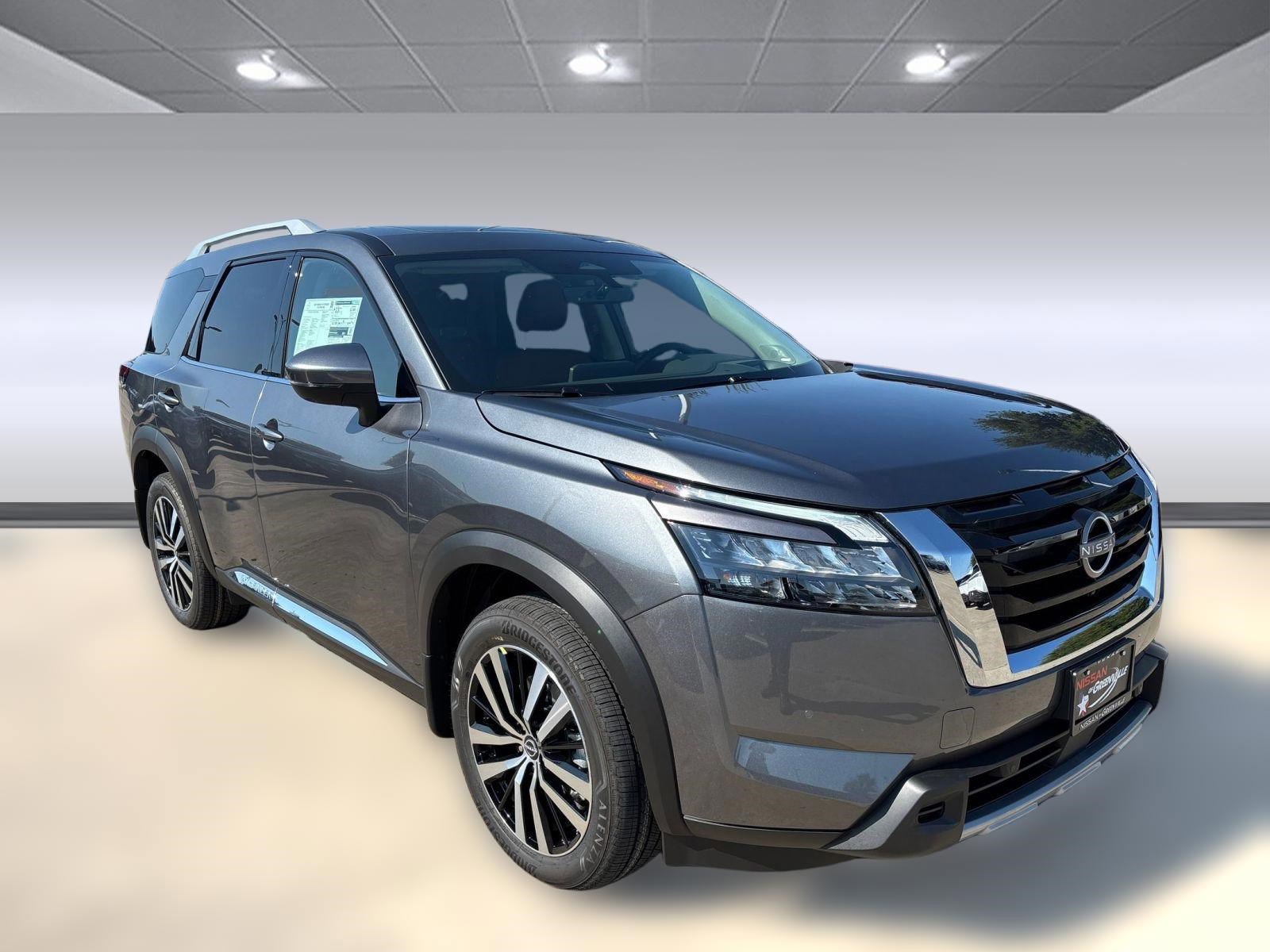 2025 Nissan Pathfinder Platinum photo 3