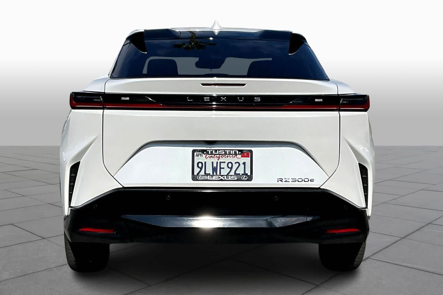 2024 Lexus RZ 450e Premium photo 4