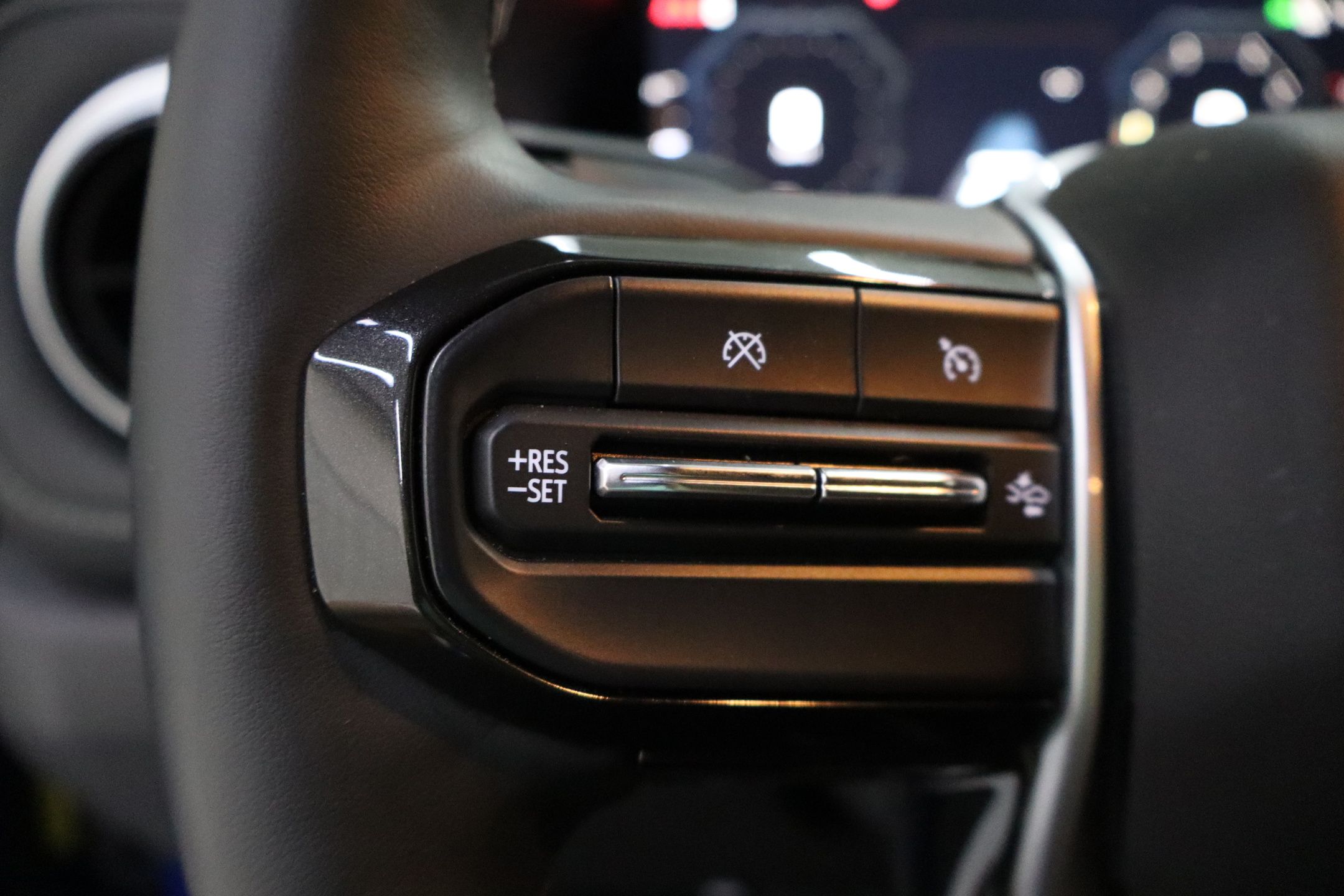 2024 Chevrolet Colorado LT photo 14