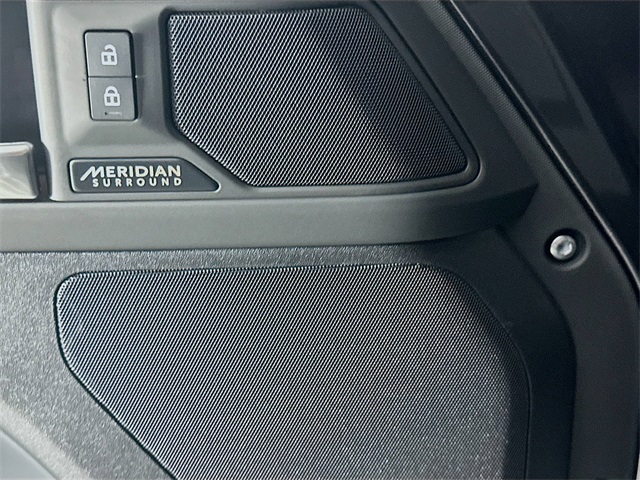 2025 Land Rover Defender 110 X-Dynamic SE photo 18
