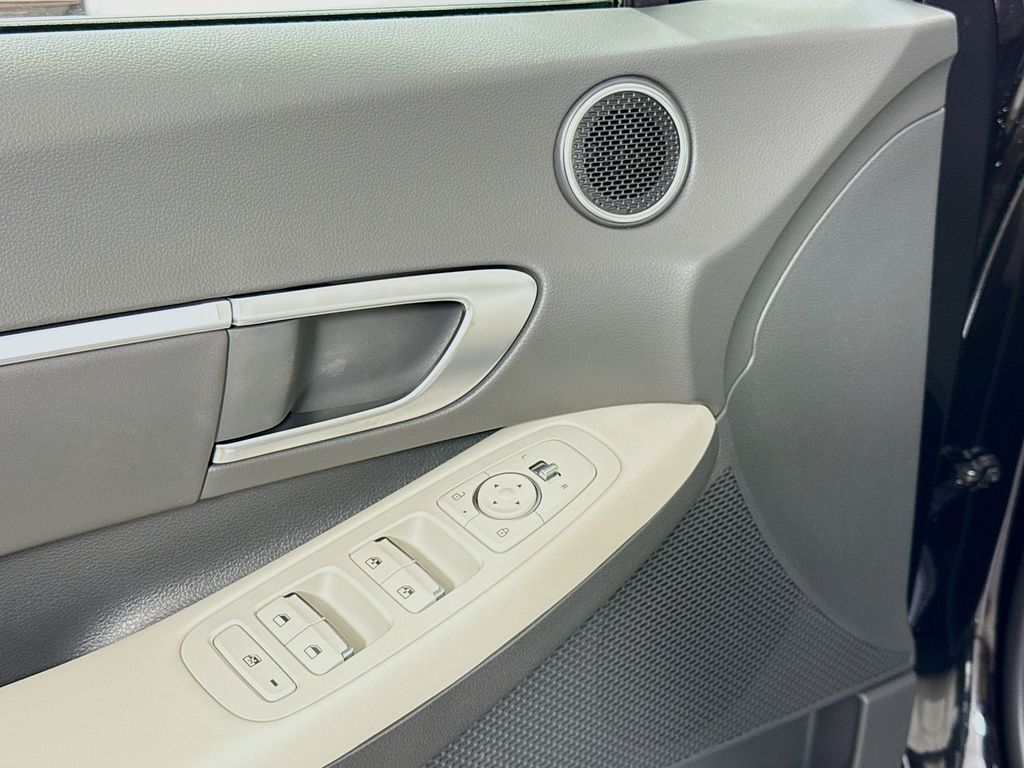 2025 Hyundai Sonata Hybrid SEL photo 16