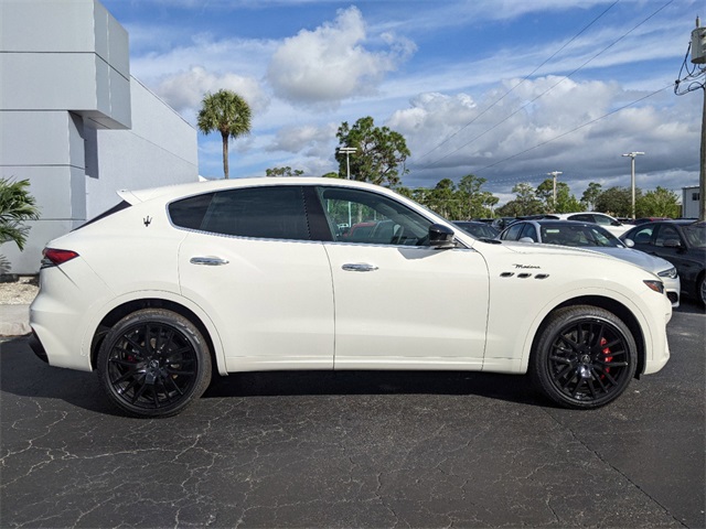 2024 Maserati Levante Modena photo 2