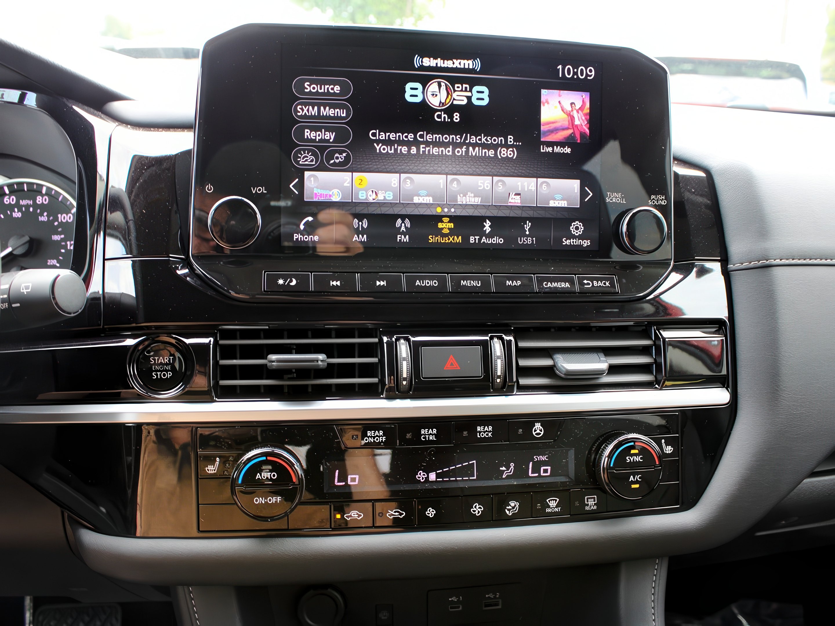 2025 Nissan Pathfinder SL photo 17