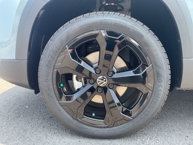 2025 Volkswagen Taos SE photo 5