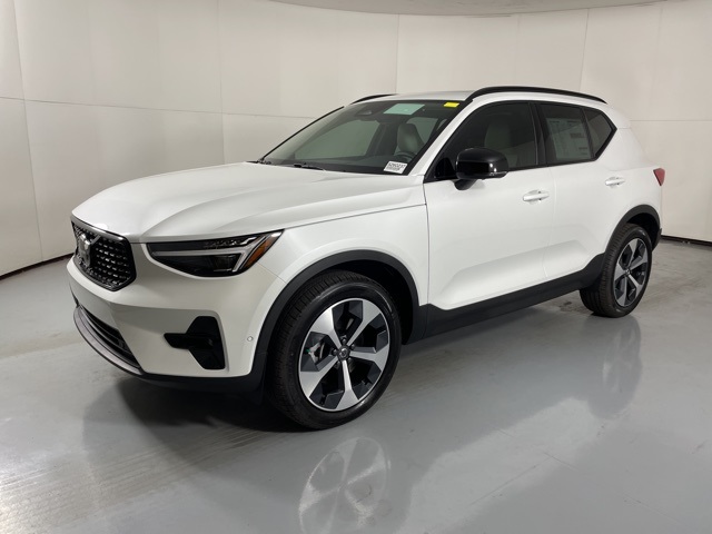 2026 Volvo XC40 AWD Plus photo 4