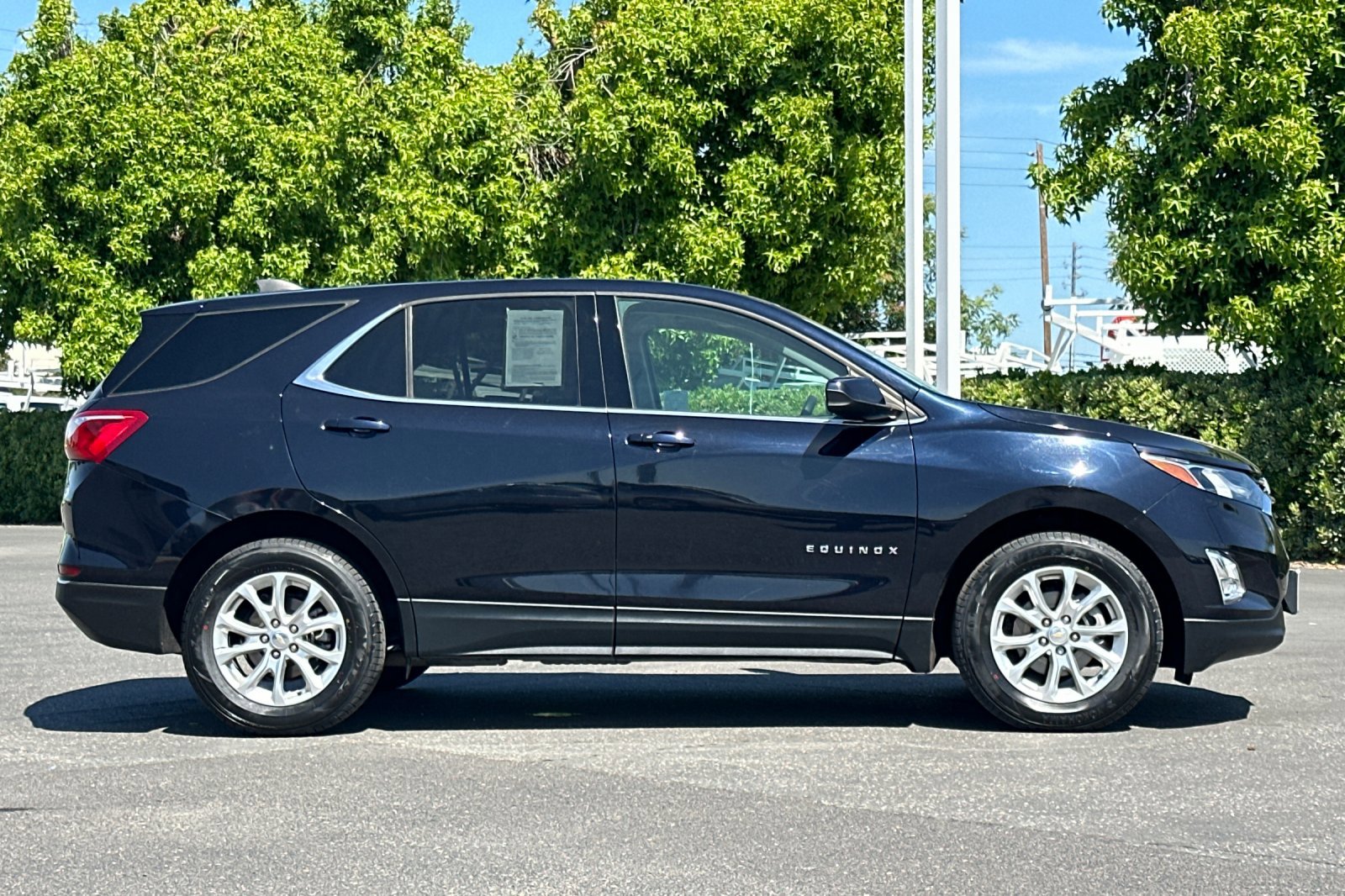 2020 Chevrolet Equinox LT photo 3