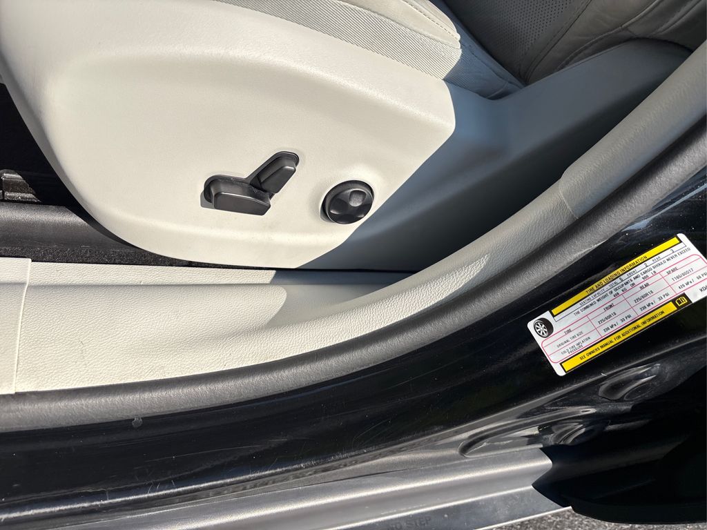 2019 Jeep Cherokee Limited photo 35