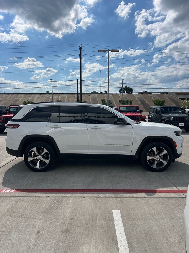 2023 Jeep Grand Cherokee Limited photo 2