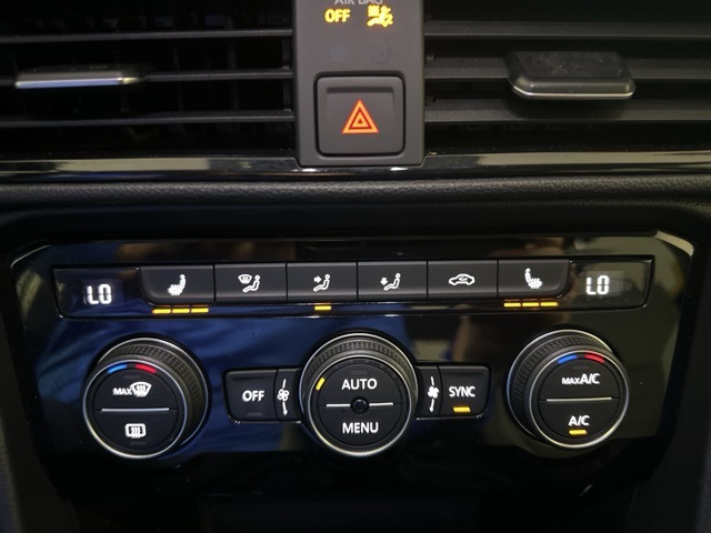 2023 Volkswagen Taos SEL photo 4