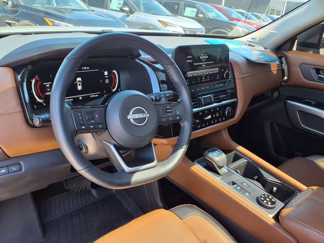 2023 Nissan Pathfinder Platinum photo 4
