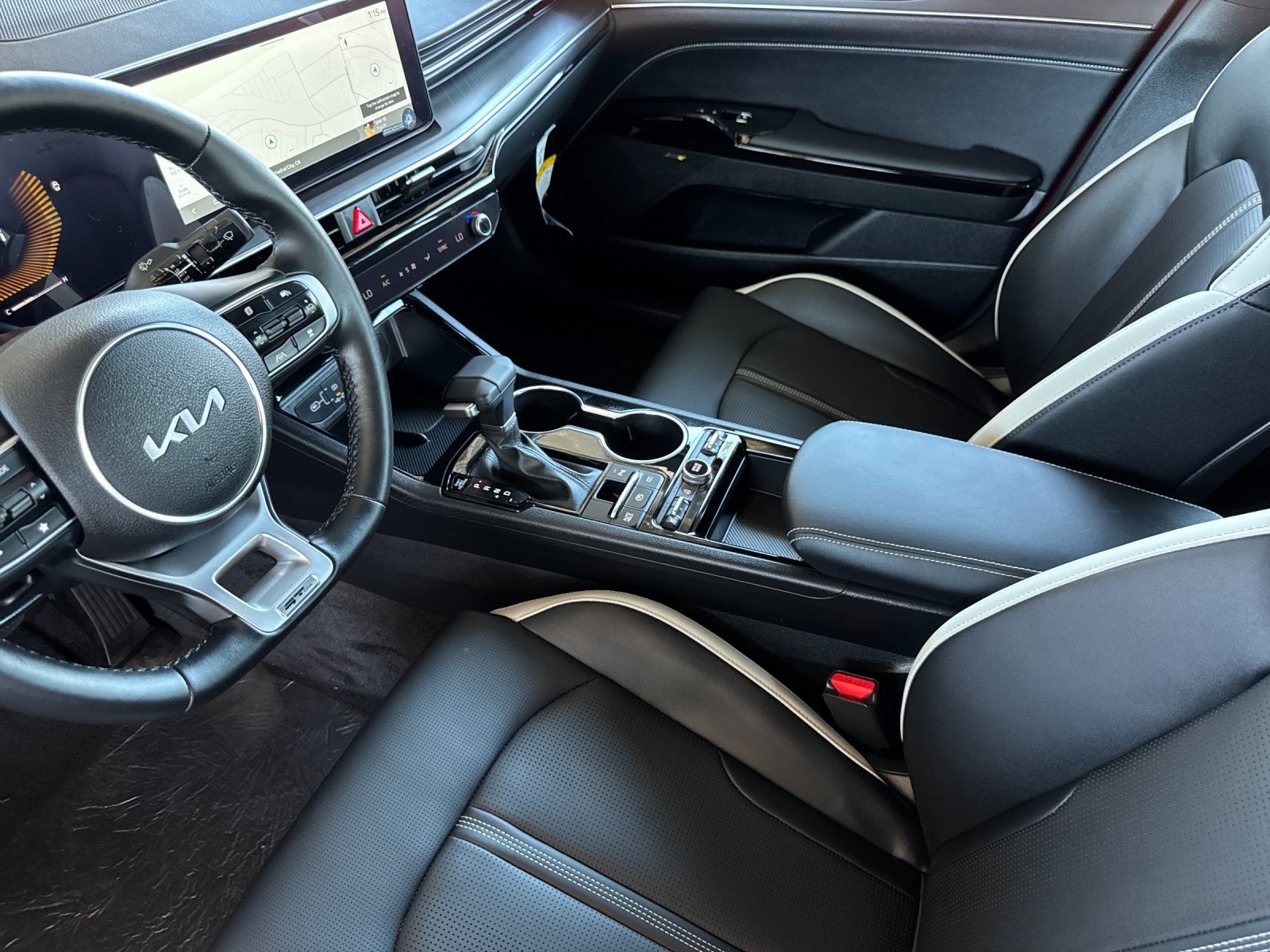 2026 Kia K5 GT-Line photo 9