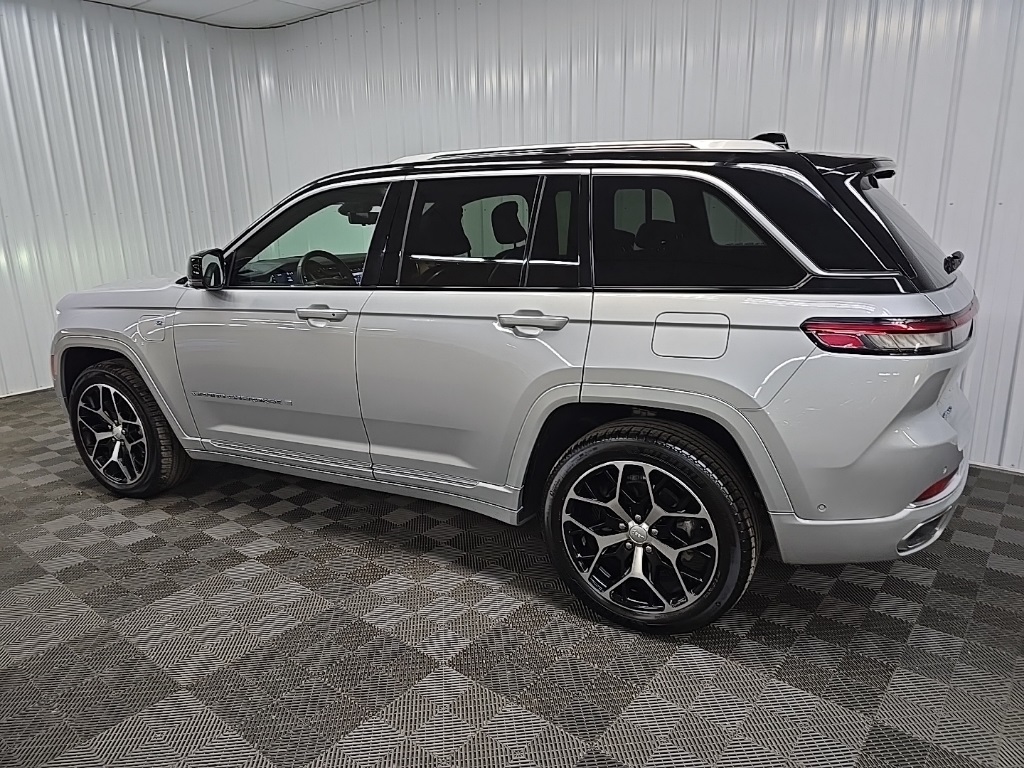 2022 Jeep Grand Cherokee Summit Reserve 4xe photo 4