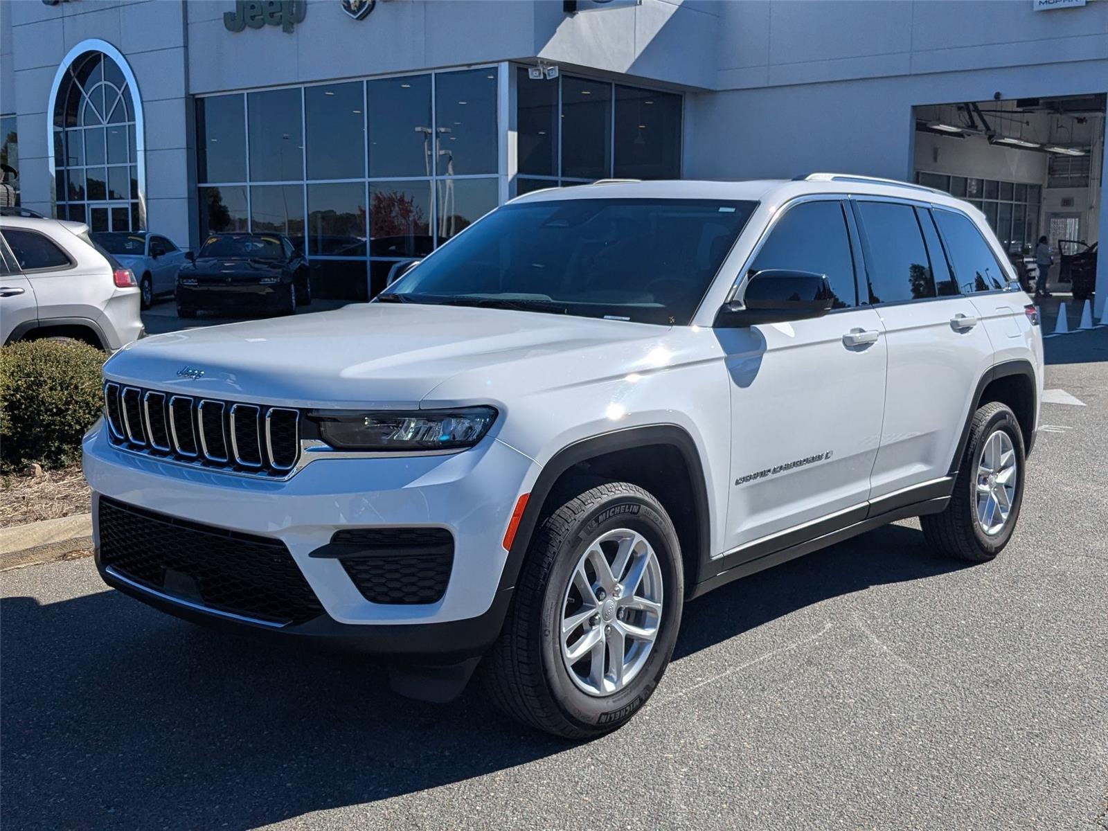 2024 Jeep Grand Cherokee Laredo's photo