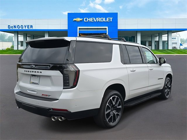 2025 Chevrolet Suburban RST photo 4