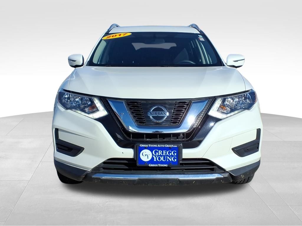 Used 2017 Nissan Rogue SV with VIN KNMAT2MV7HP605861 for sale in Indianola, IA