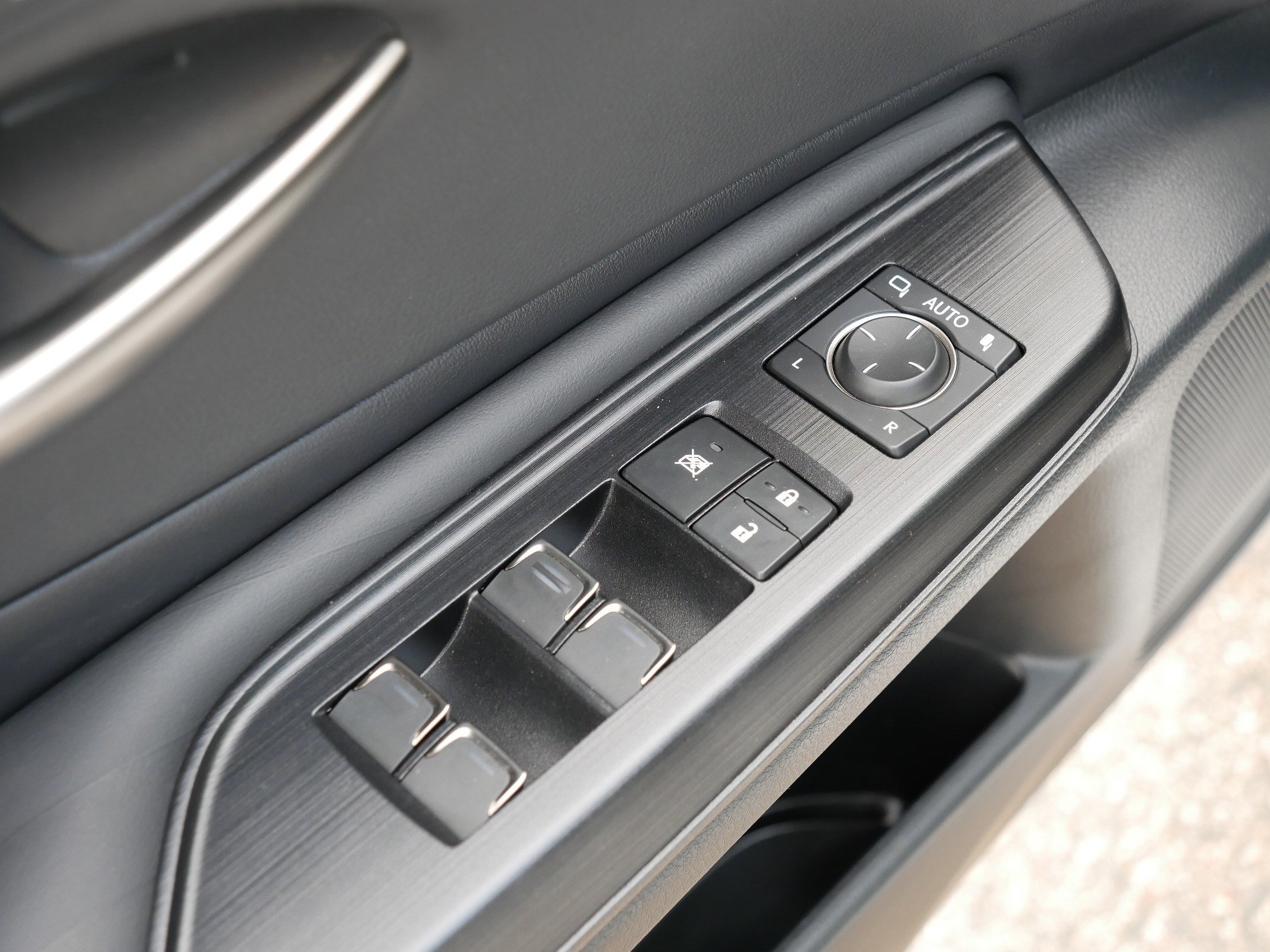 2021 Lexus ES 300h photo 17