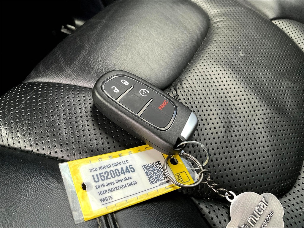 2019 Jeep Cherokee Limited photo 24