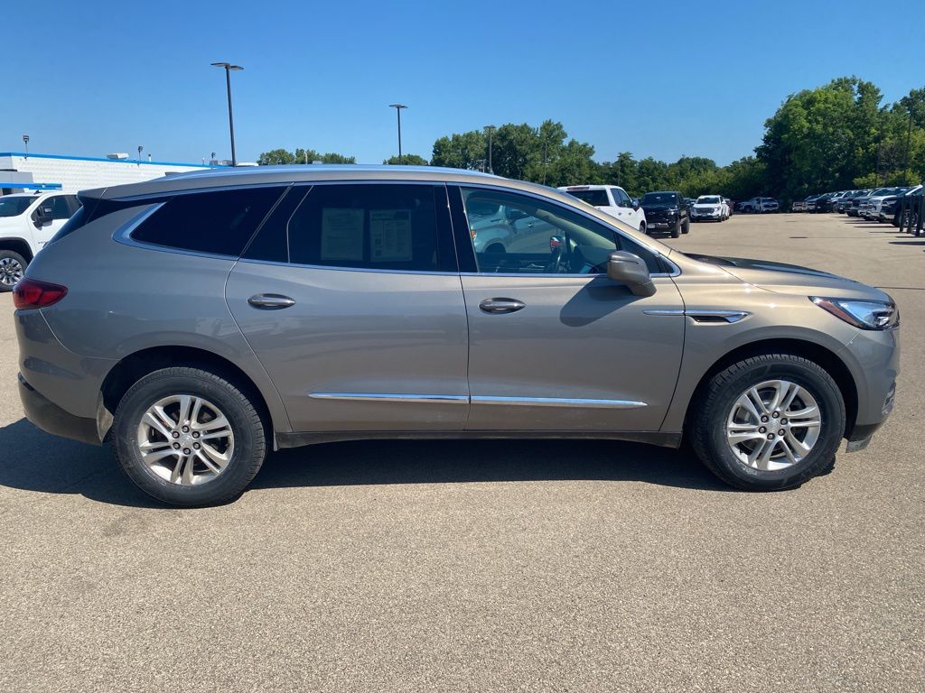 2018 Buick Enclave Essence photo 2