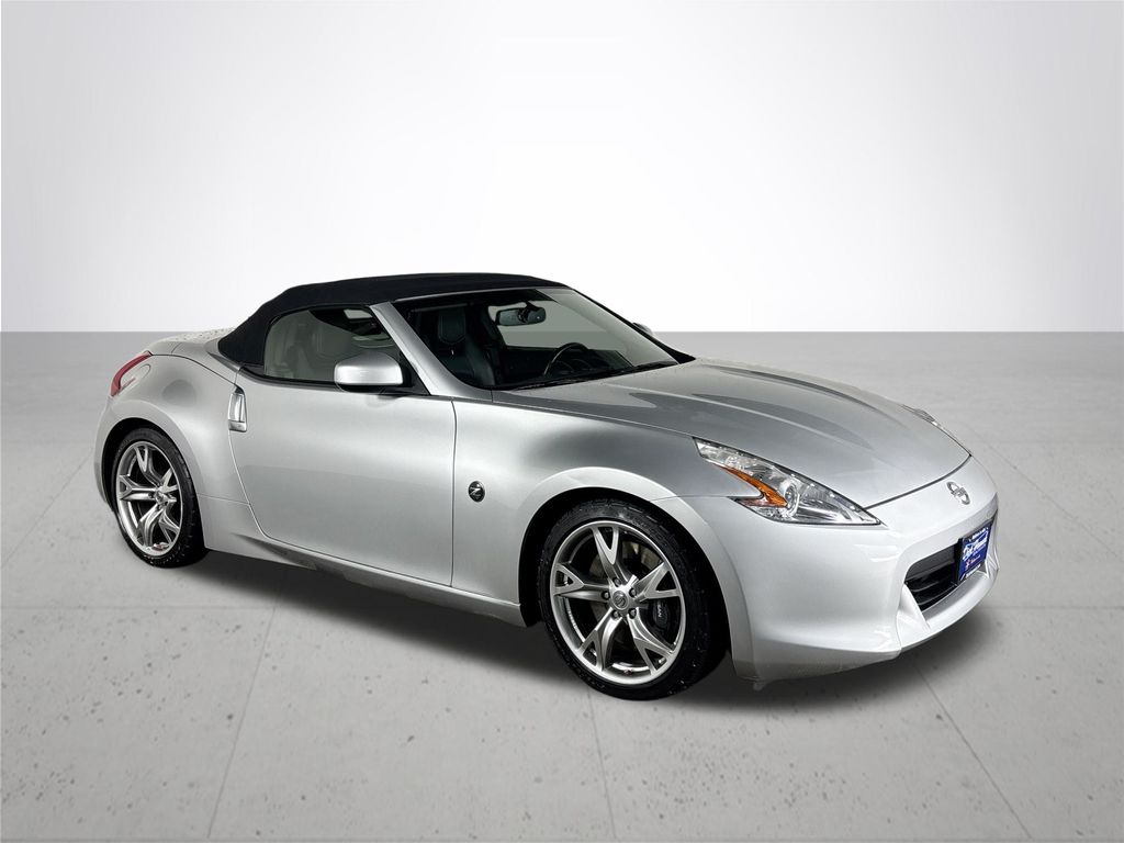 2011 Nissan 370Z Touring photo 4