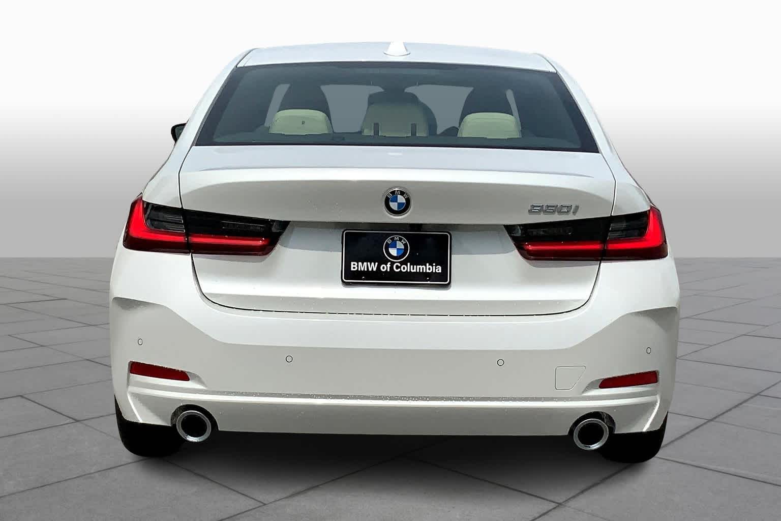 2025 BMW 3 Series 330i - Photo 4