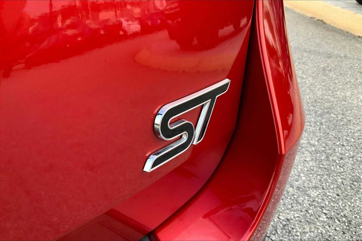 2022 Ford Explorer ST photo 4