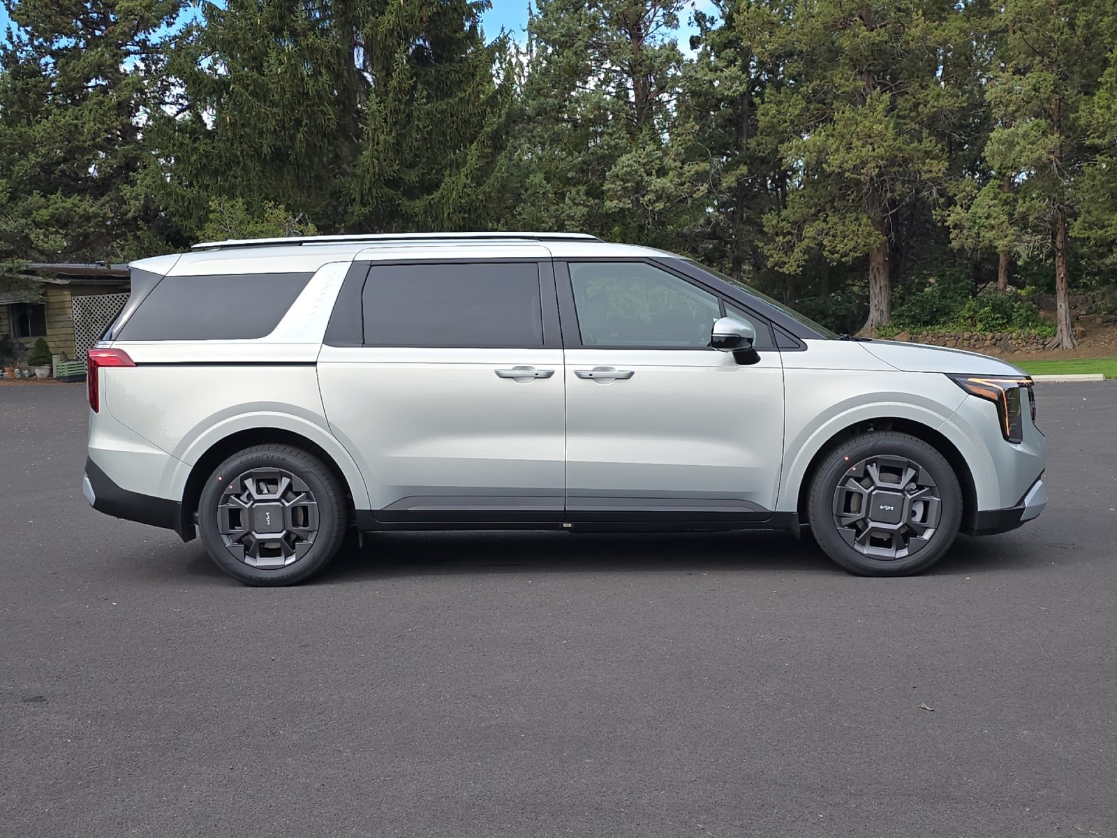 2026 Kia Carnival EX photo 3