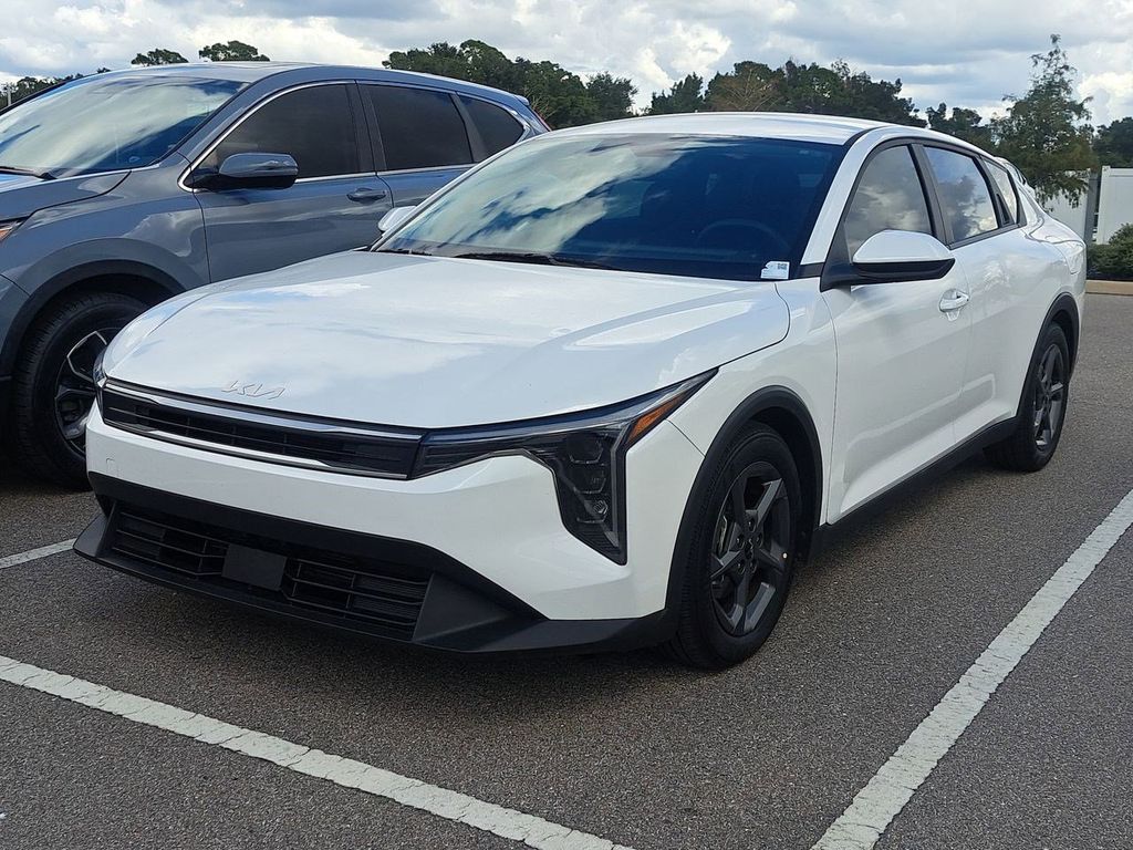 2025 Kia K4 LXS photo 2