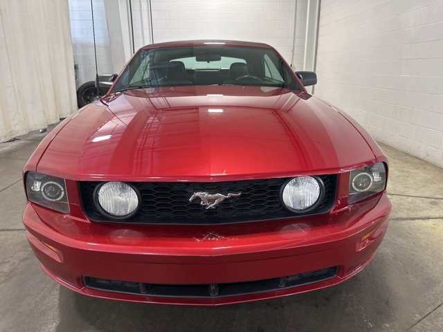 2005 Ford Mustang GT Deluxe Convertible photo 2