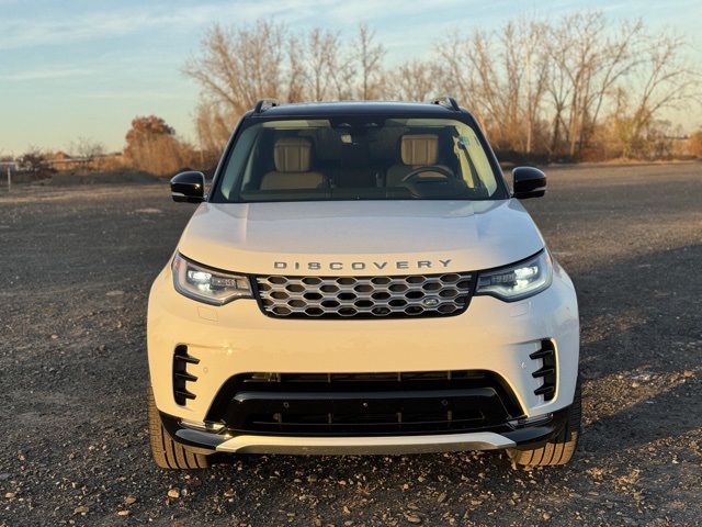 2025 Land Rover Discovery Metropolitan Edition photo 7