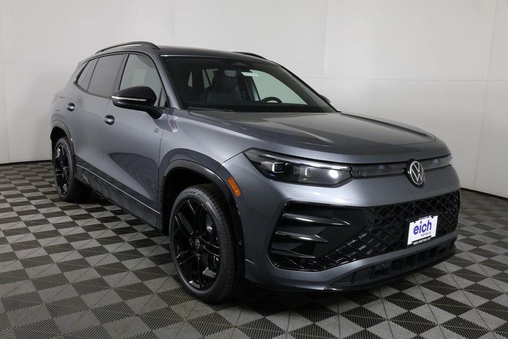 2026 Volkswagen Tiguan SE R-LINE BLACK's photo