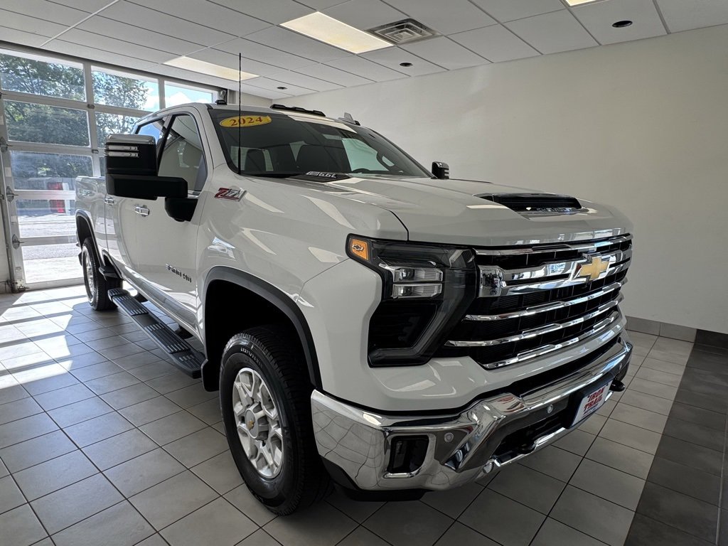 2024 Chevrolet Silverado 3500HD LTZ photo 2
