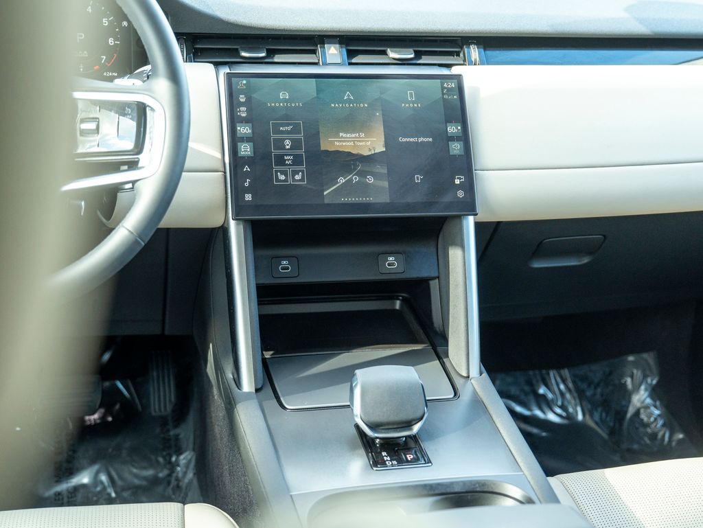 2024 Land Rover Discovery Sport S photo 19