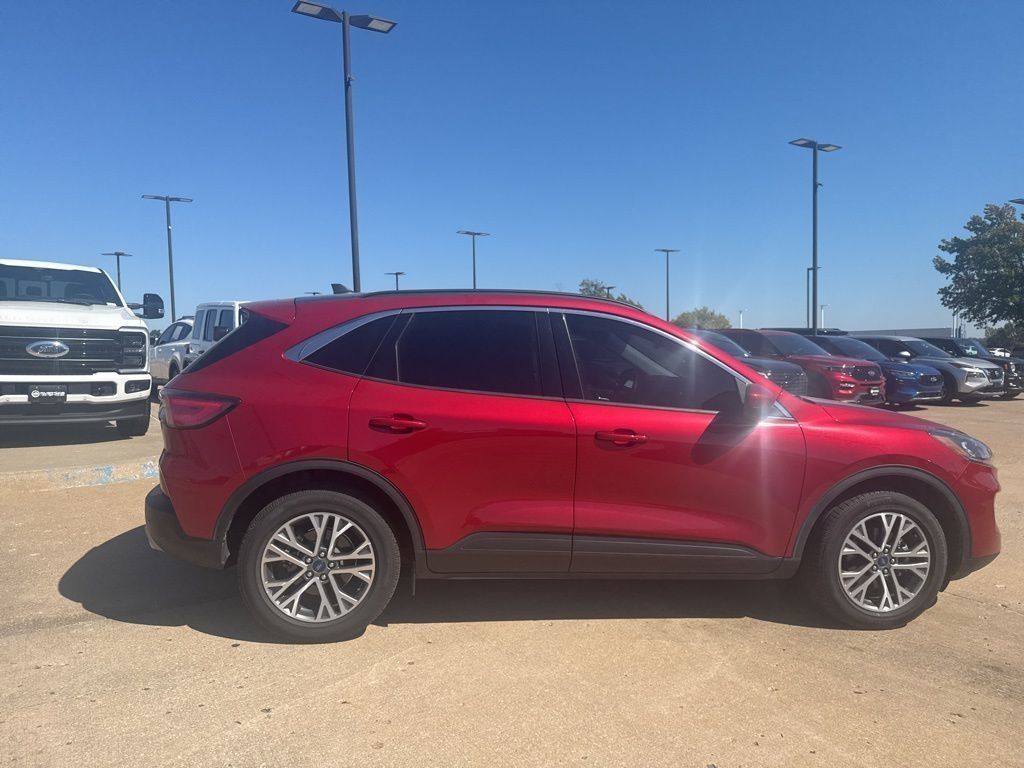 2022 Ford Escape SEL photo 2