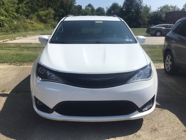 Used 2018 Chrysler Pacifica Touring L with VIN 2C4RC1BG4JR274310 for sale in Northfield, OH