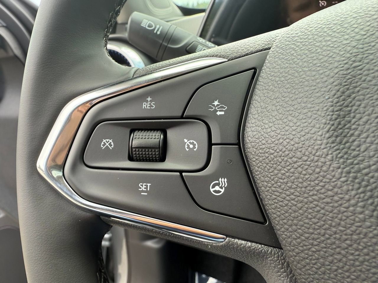 2025 Chevrolet Trax LT photo 18