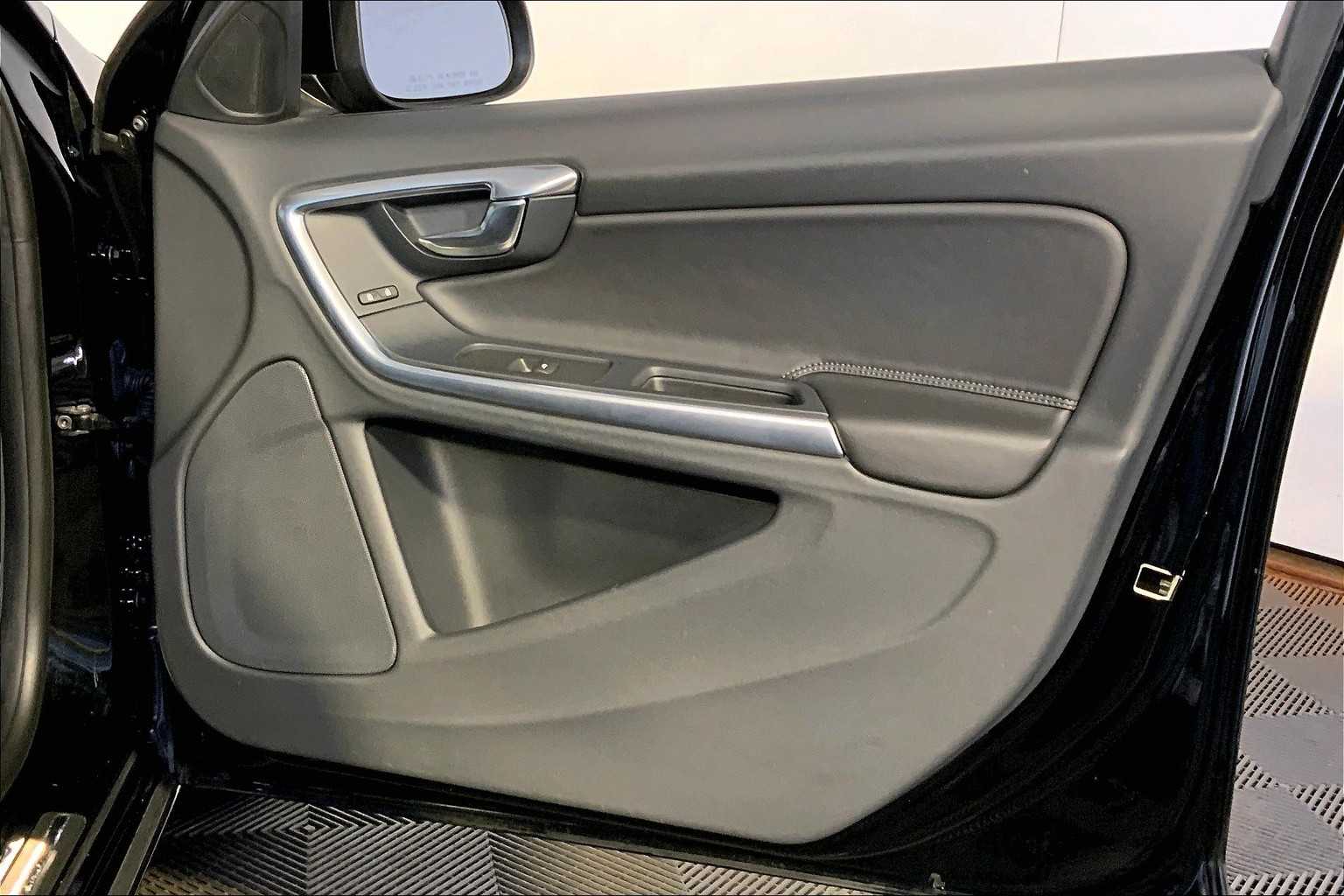 2015 Volvo S60 T5 Drive-E photo 21