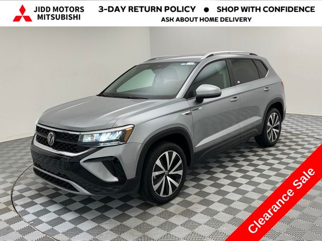 2024 Volkswagen Taos SE's photo