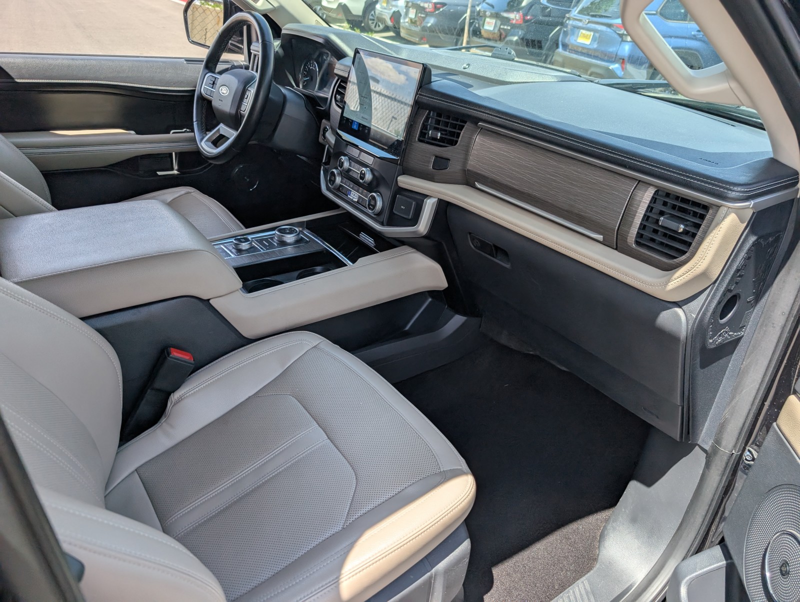 Used 2023 BLACK Ford Limited image 29