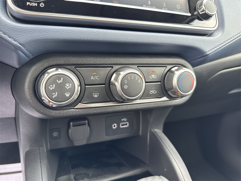 2025 Nissan Versa 1.6 SV photo 18