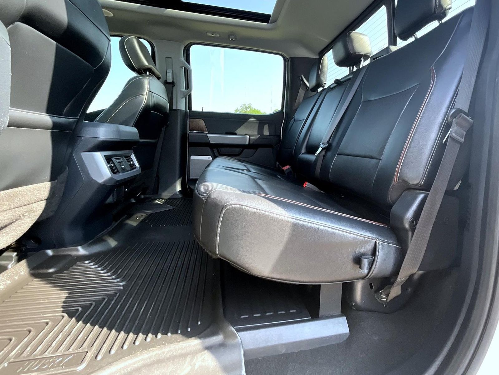2024 Ford F-250 Lariat photo 18
