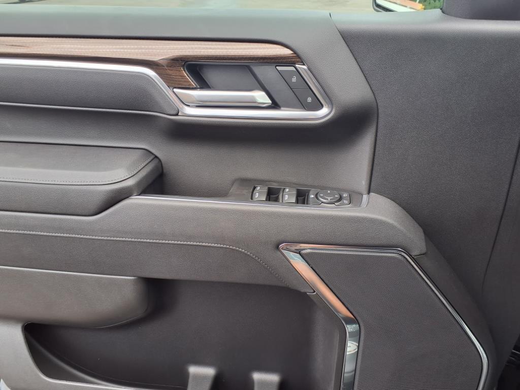 2025 Chevrolet Silverado 1500 LT photo 8