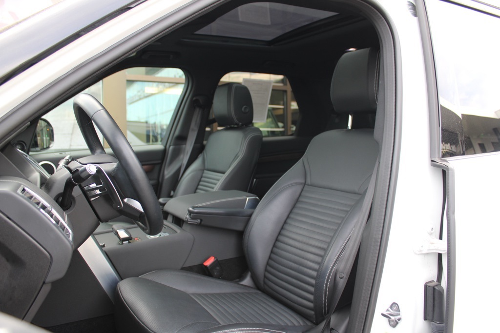 2022 Land Rover Discovery P300 S S R-Dynamic photo 3