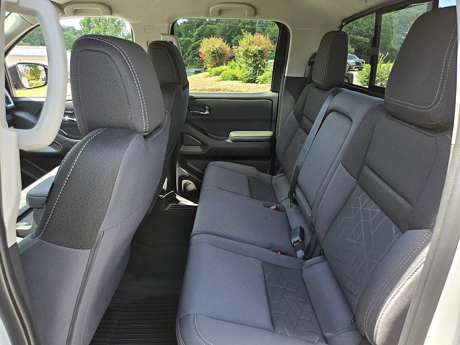 2025 Nissan Frontier Crew Cab SV photo 11
